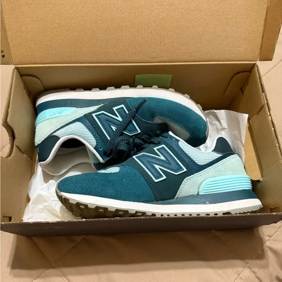 New Balance women’s 574 Teal and White Sneakers - Picture 2 of 6